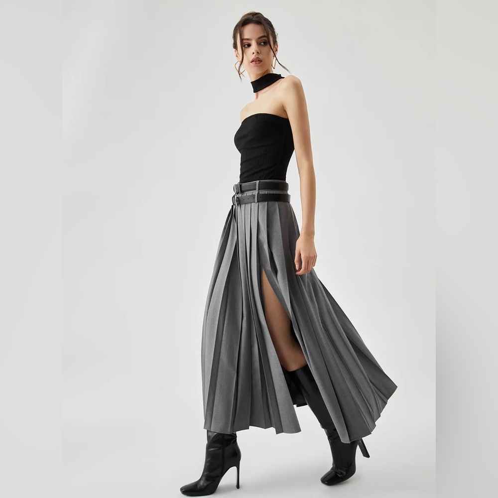 Commese Pleated Split Maxi Skirt in Grey